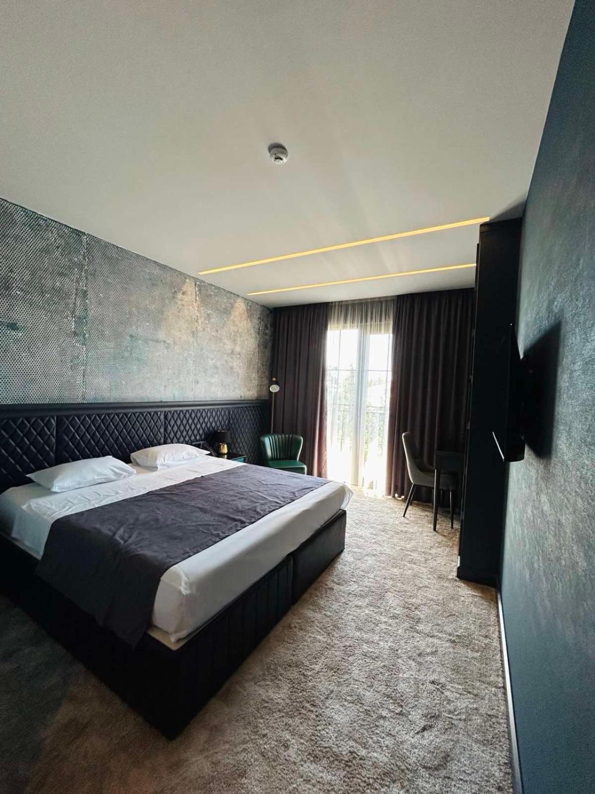 Solomon Hotel Koetaisi Buitenkant foto