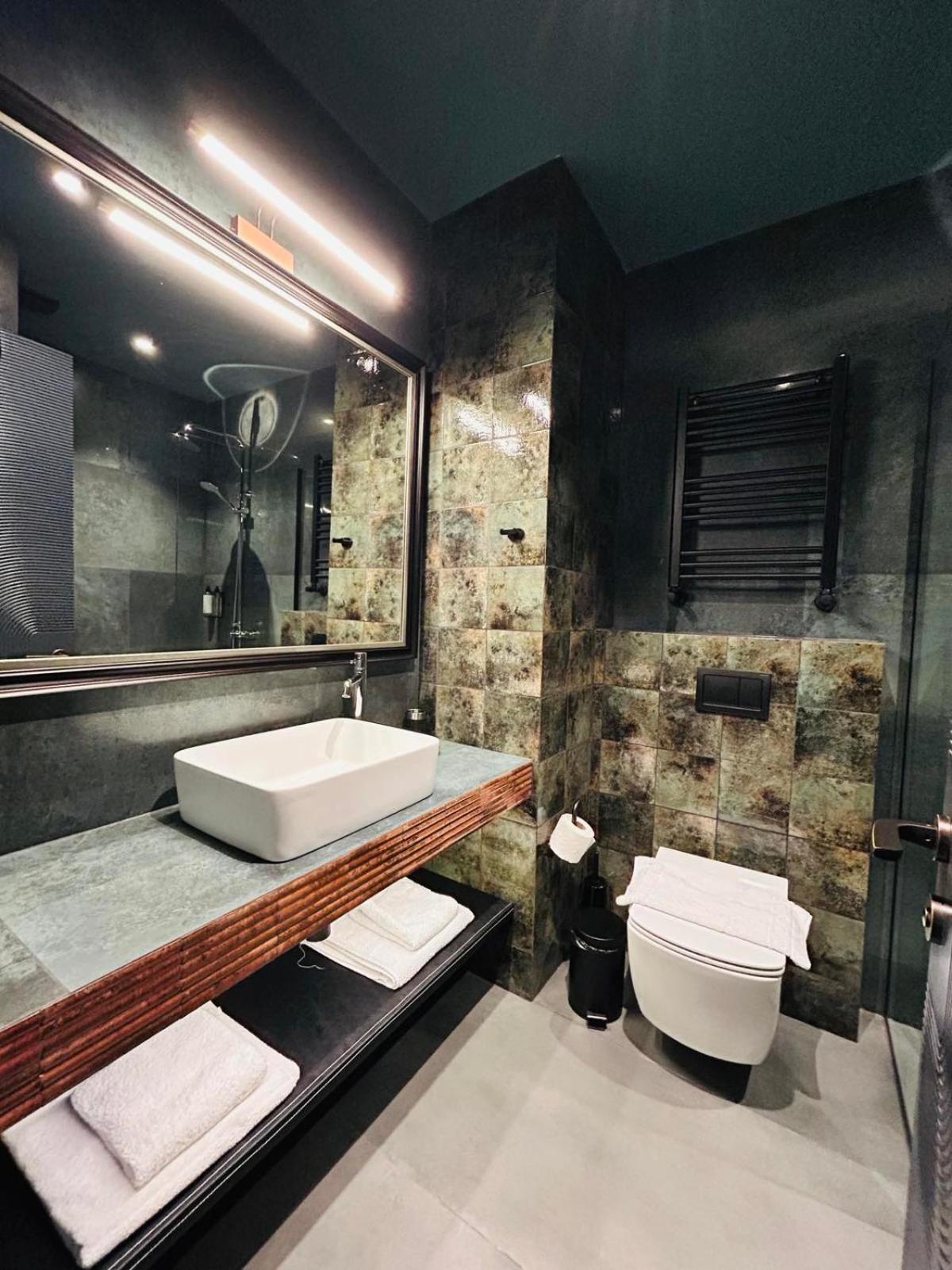 Solomon Hotel Koetaisi Buitenkant foto