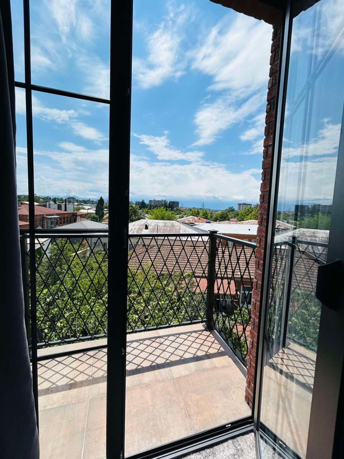 Solomon Hotel Koetaisi Buitenkant foto