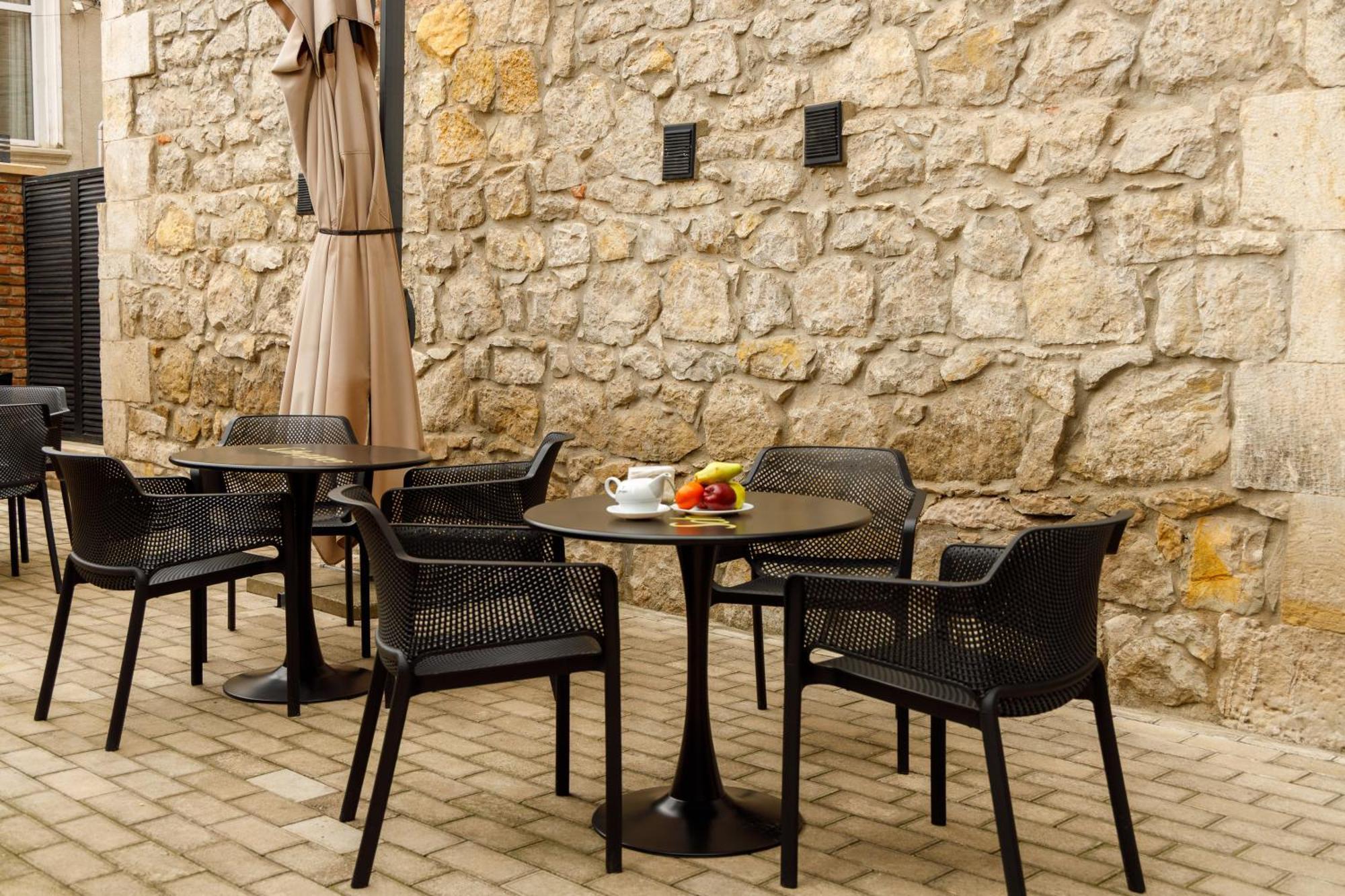 Solomon Hotel Koetaisi Buitenkant foto