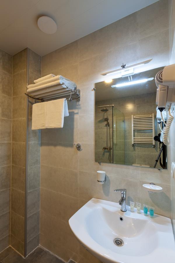 Solomon Hotel Koetaisi Buitenkant foto