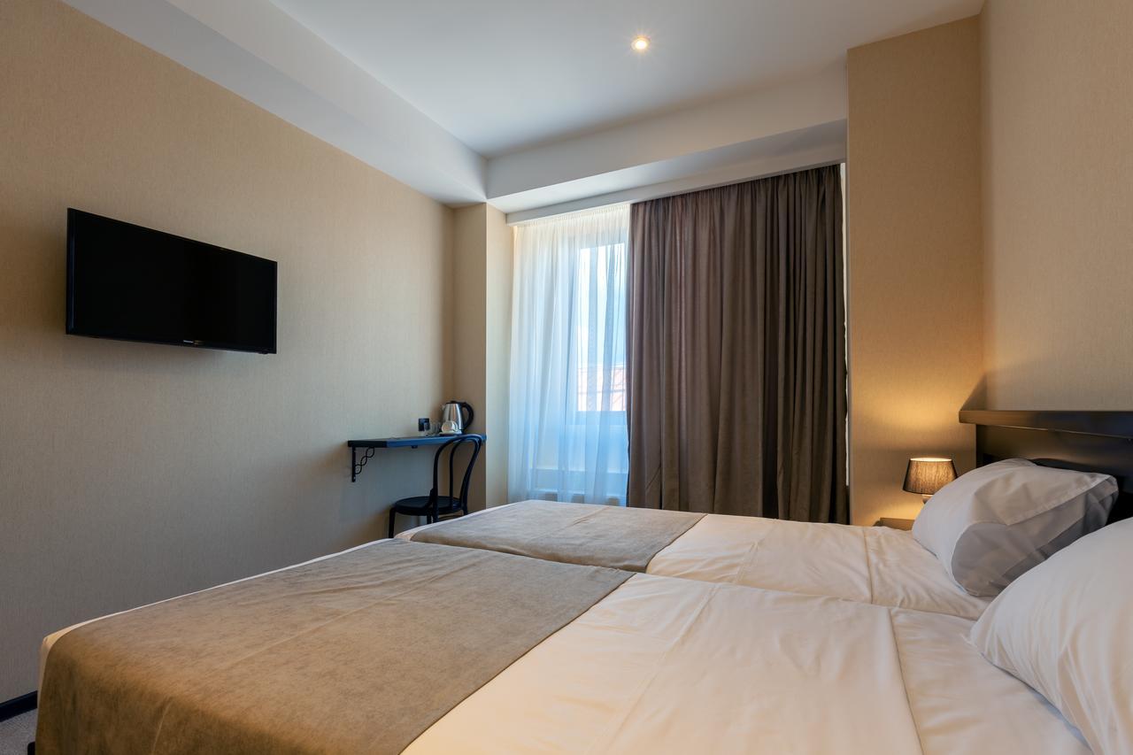 Solomon Hotel Koetaisi Buitenkant foto