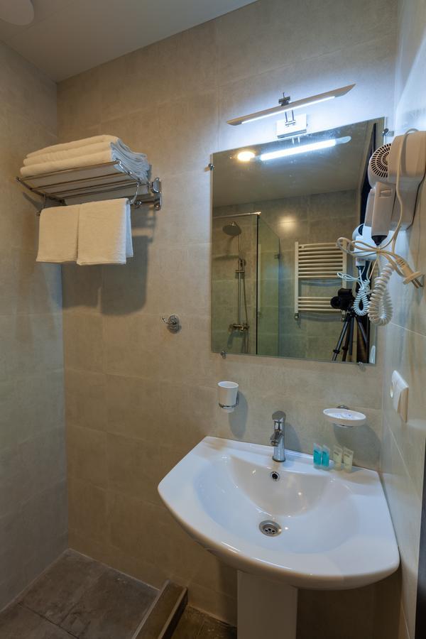 Solomon Hotel Koetaisi Buitenkant foto