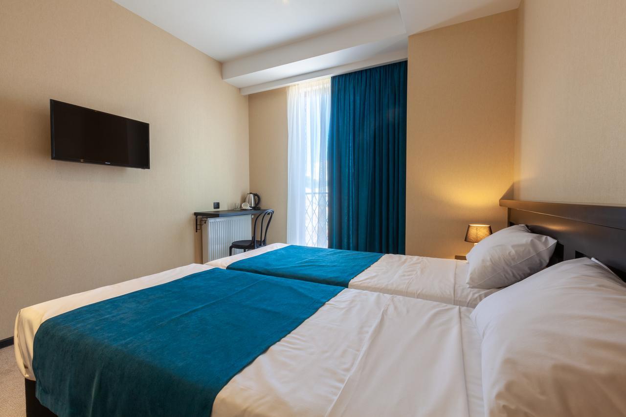 Solomon Hotel Koetaisi Buitenkant foto