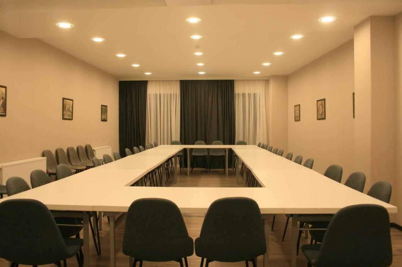 Solomon Hotel Koetaisi Buitenkant foto