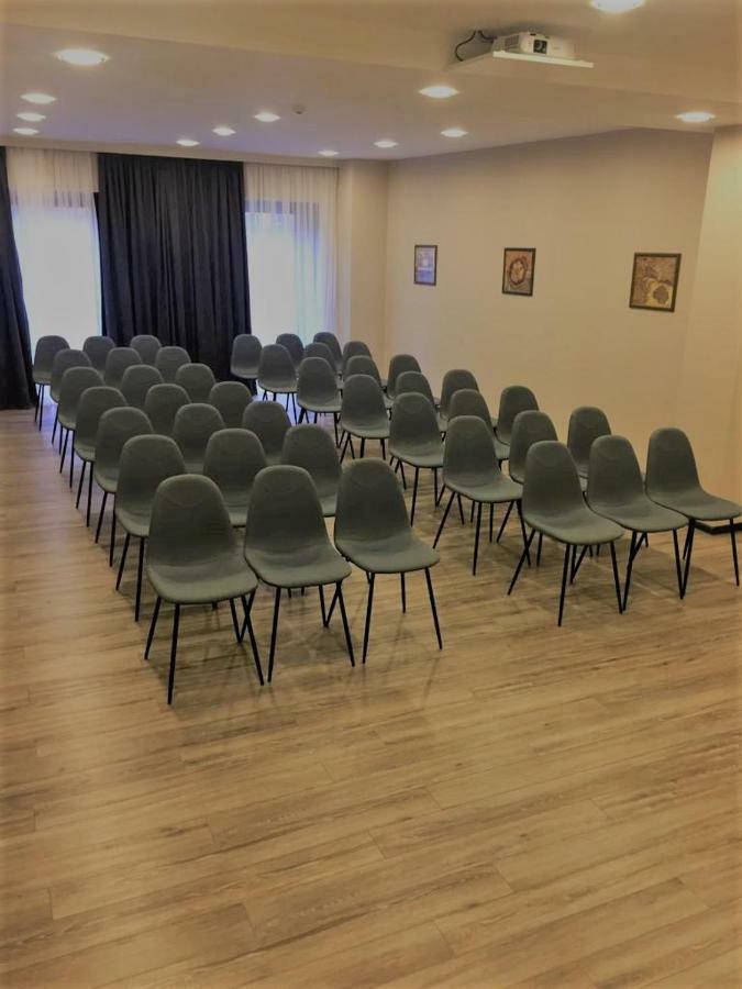 Solomon Hotel Koetaisi Buitenkant foto