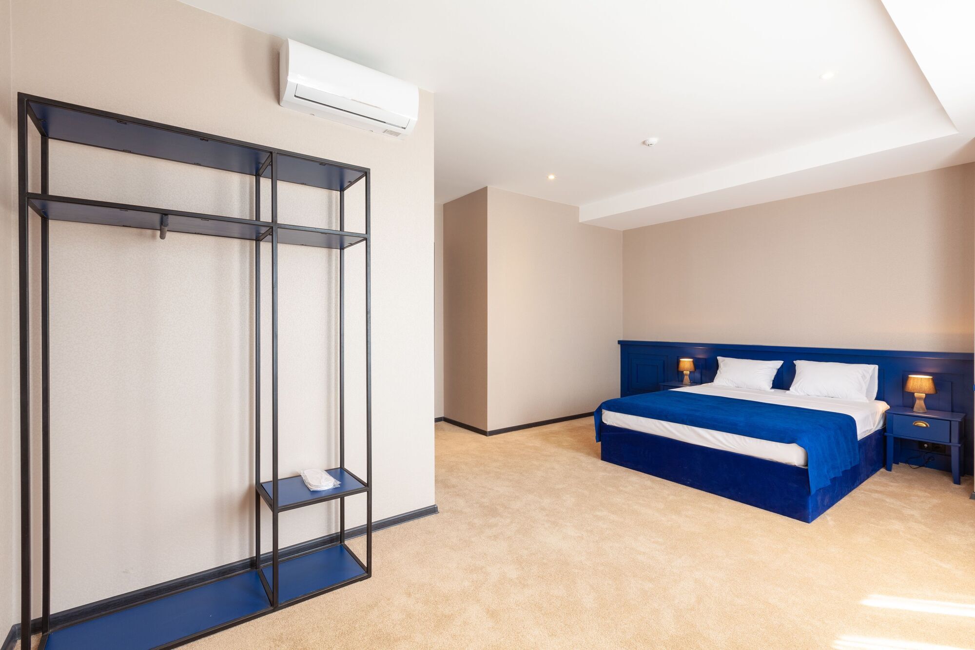 Solomon Hotel Koetaisi Buitenkant foto